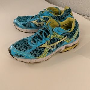 Mizuno Wave Elixir 6. Size 9